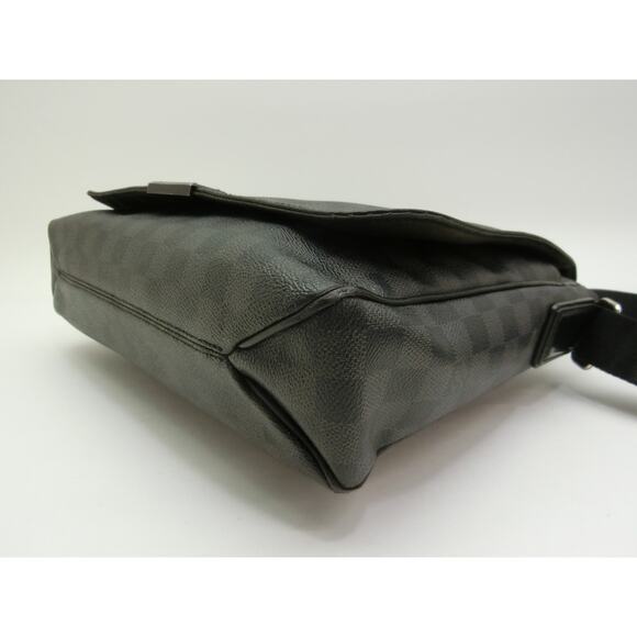 LOUIS VUITTON Damier Graphite District MM Messenger Shoulder Bag N41272 - Picture 3 of 16